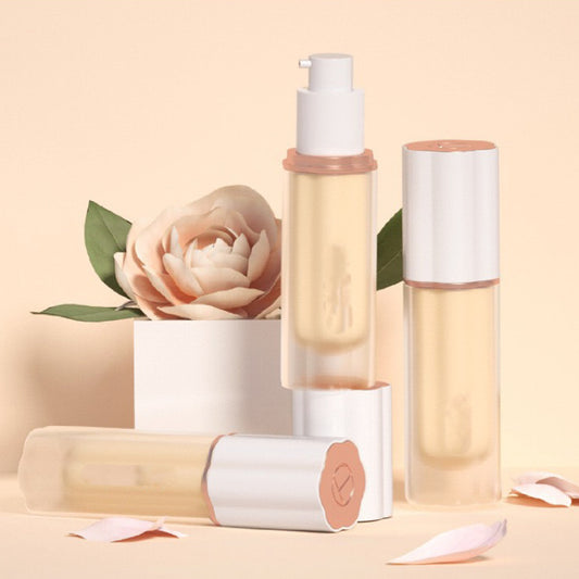 Natürliches Make-up-Make-up, kaschierendes Make-up, Kleidung, kein Make-up-Gefühl, flüssige Foundation