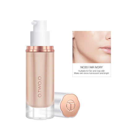 Natürliches Make-up-Make-up, kaschierendes Make-up, Kleidung, kein Make-up-Gefühl, flüssige Foundation
