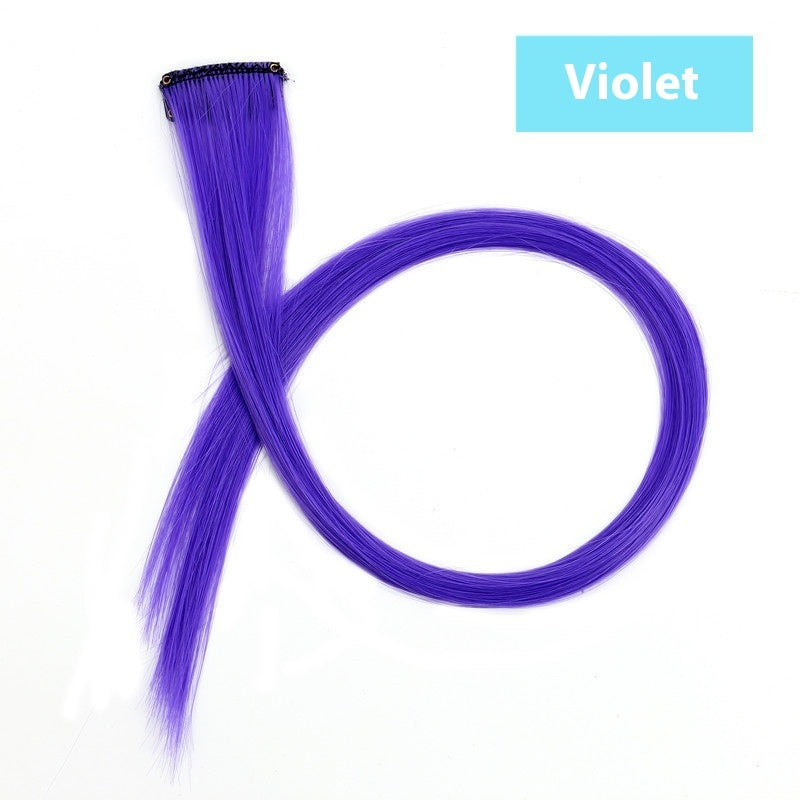 Buntes Haar, hängende Ohren, gefärbte Perücke, Haarverlängerung, farbige Streifen, angesagte Farben