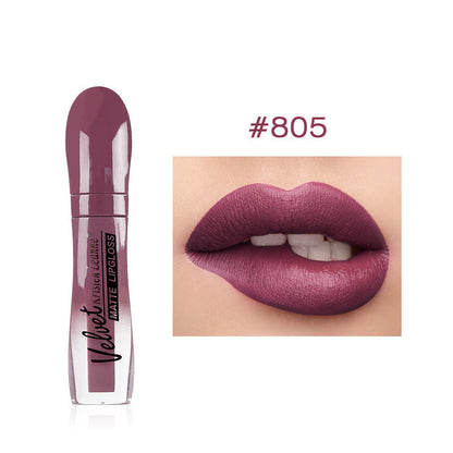 Der matte Lippenstift Fog Lipstick klebt nicht am Becher und lässt den Lippenstift nicht verblassen.