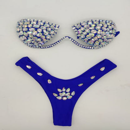 Eleganter Diamanten-Bikini, Diamanten aufnähen