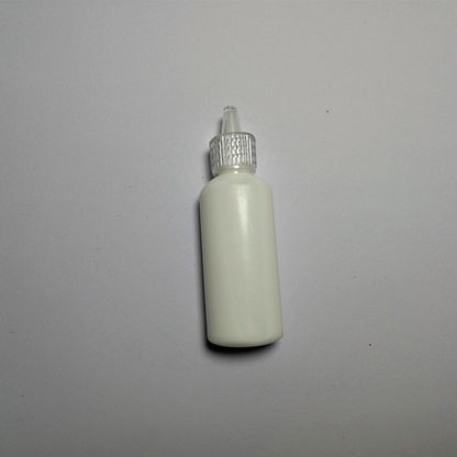 Werkzeugset für die manuelle Montage von Modellen: Schere, Pinzette, Lineal, Klebstoff