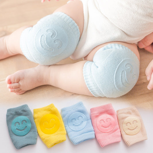 Sommerliche Frottee-Babysocken mit Knieschonern
