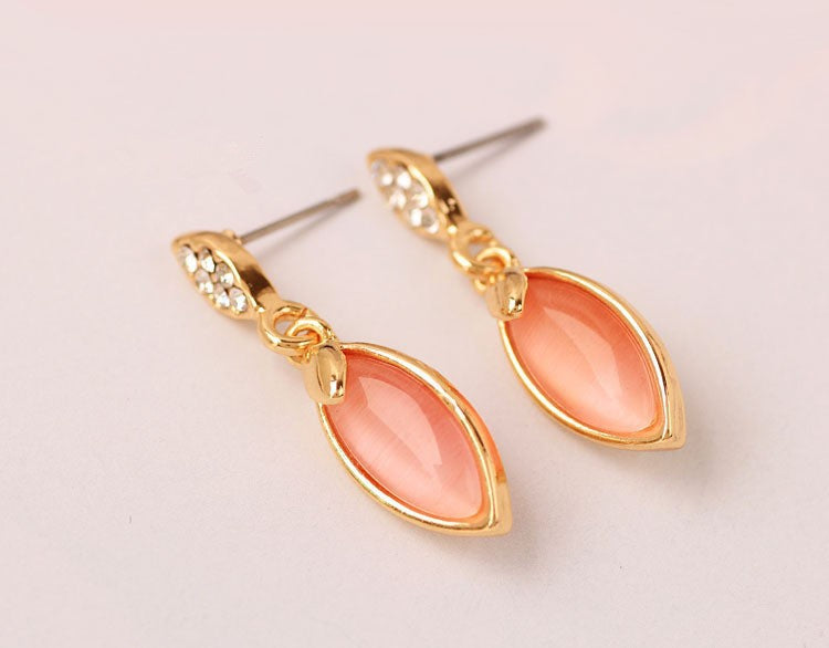 Schlichte Opal-Ohrringe aus der Boutique
