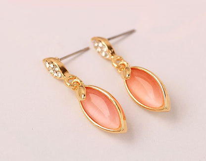 Schlichte Opal-Ohrringe aus der Boutique