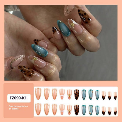 Bestseller: Französische Maniküre mit Leopardenmuster