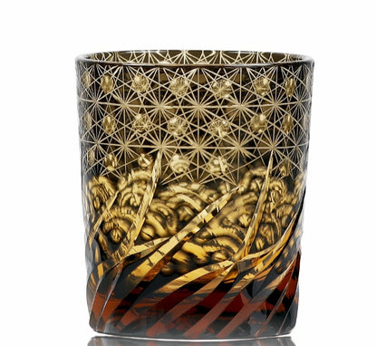 Japanisches Kristallglas im Edo-Schliff mit Asterismus-Effekt