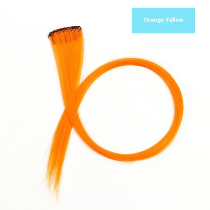 Buntes Haar, hängende Ohren, gefärbte Perücke, Haarverlängerung, farbige Streifen, angesagte Farben