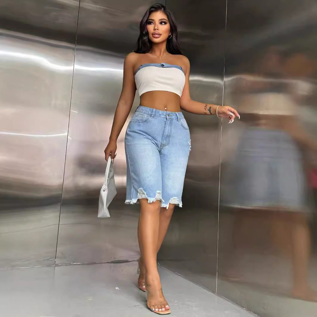 Stylische Damen-Denim-Shorts mit Rissen und offener Kante