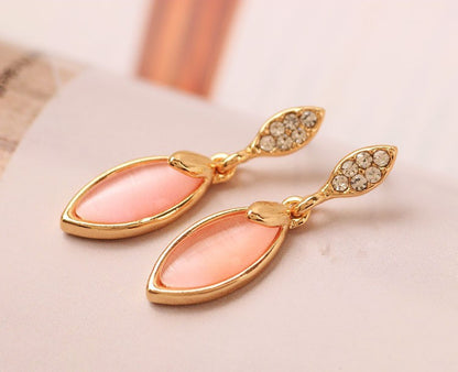 Schlichte Opal-Ohrringe aus der Boutique