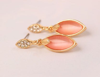 Schlichte Opal-Ohrringe aus der Boutique