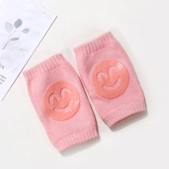 Sommerliche Frottee-Babysocken mit Knieschonern
