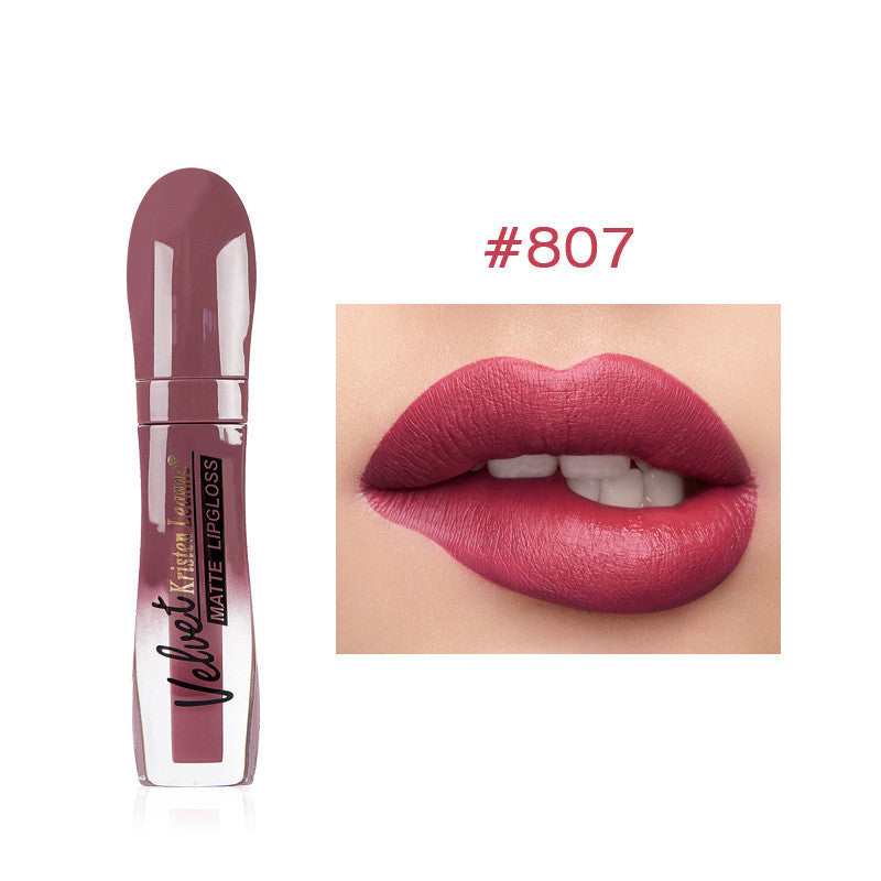 Der matte Lippenstift Fog Lipstick klebt nicht am Becher und lässt den Lippenstift nicht verblassen.
