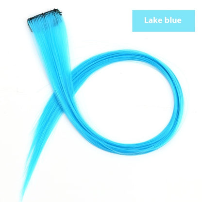 Buntes Haar, hängende Ohren, gefärbte Perücke, Haarverlängerung, farbige Streifen, angesagte Farben