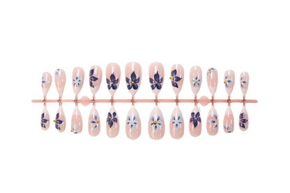 Französisches Nageldesign im Retro-Stil mit blauem Blumenmuster (tropffrei)