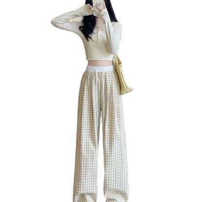 Dünne, hochgeschnittene, gerade geschnittene Damen-Freizeithose mit fließendem Fall – vielseitig und vielseitig.