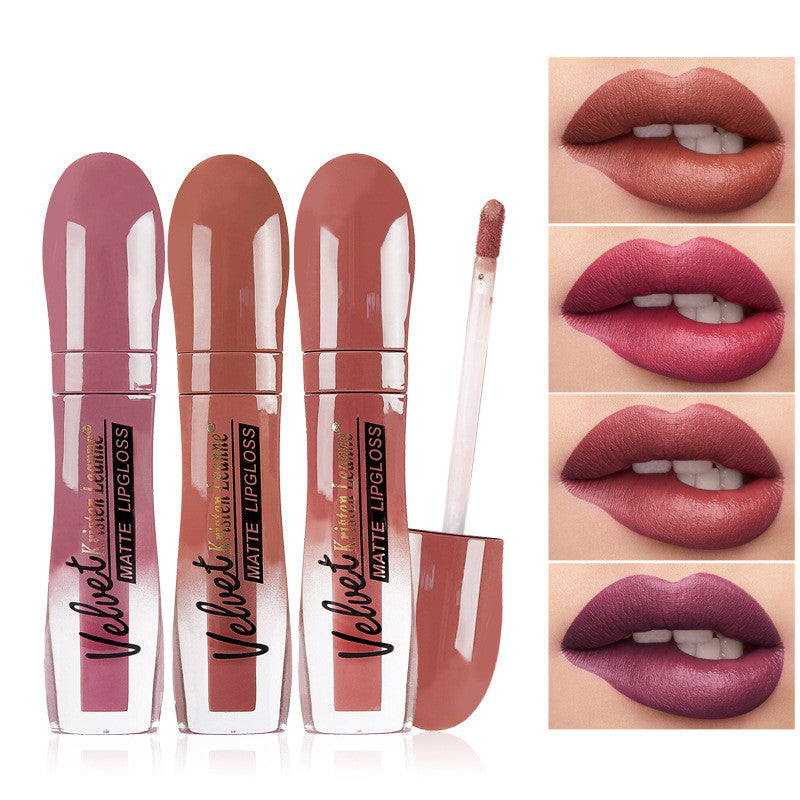 Der matte Lippenstift Fog Lipstick klebt nicht am Becher und lässt den Lippenstift nicht verblassen.