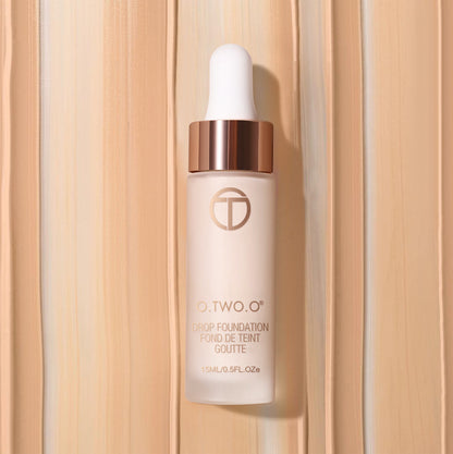 Leichte, atmungsaktive Foundation mit Tropfverschluss – für einen natürlich aufhellenden und feuchtigkeitsspendenden Teint