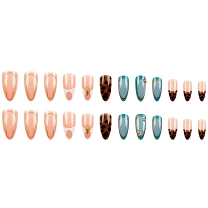 Bestseller: Französische Maniküre mit Leopardenmuster