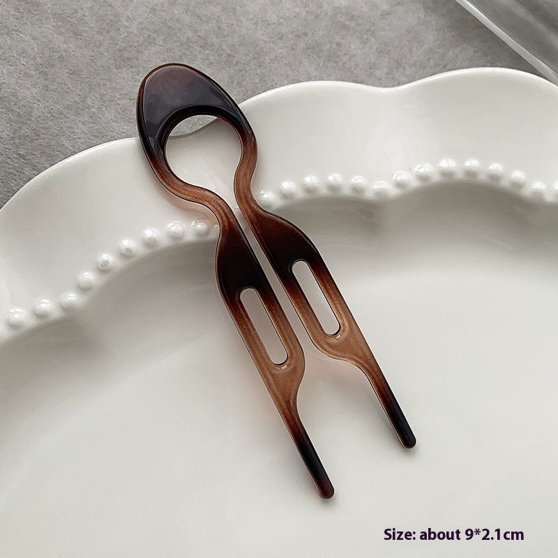 Modischer Dutt, lässige Hochsteckfrisur, Gadget: Haarkamm, Haarnadel