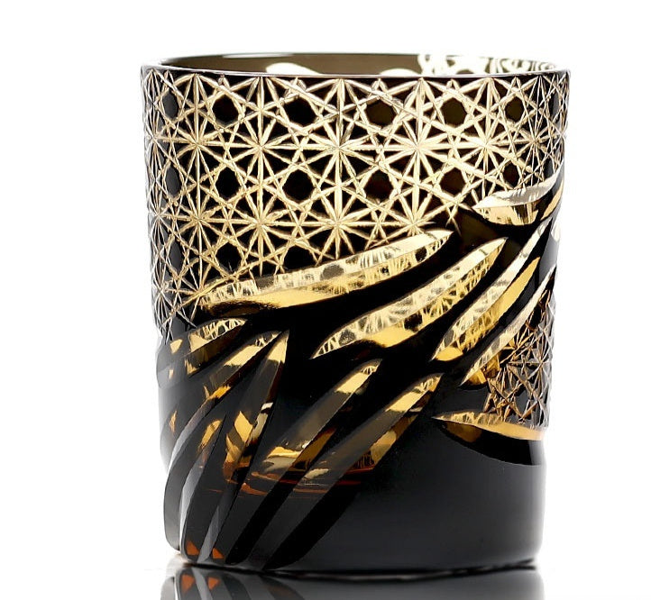 Japanisches Kristallglas im Edo-Schliff mit Asterismus-Effekt