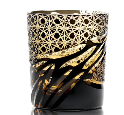 Japanisches Kristallglas im Edo-Schliff mit Asterismus-Effekt