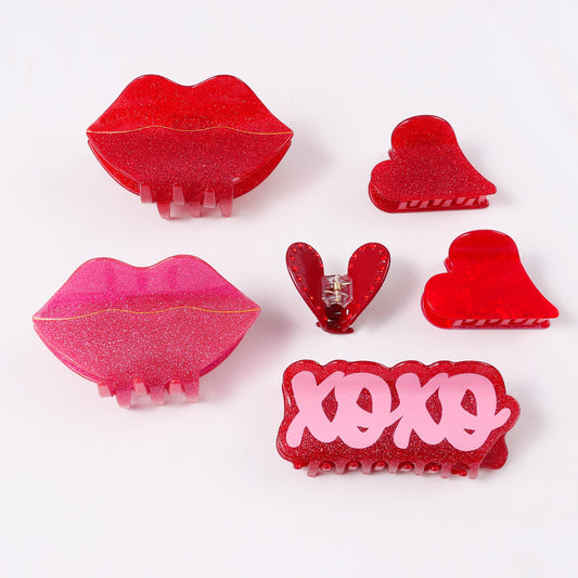 Rotfarbene, süß-coole Haarspange für den Hinterkopf