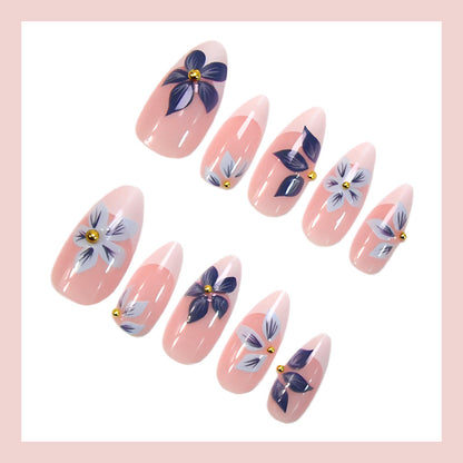 Französisches Nageldesign im Retro-Stil mit blauem Blumenmuster (tropffrei)