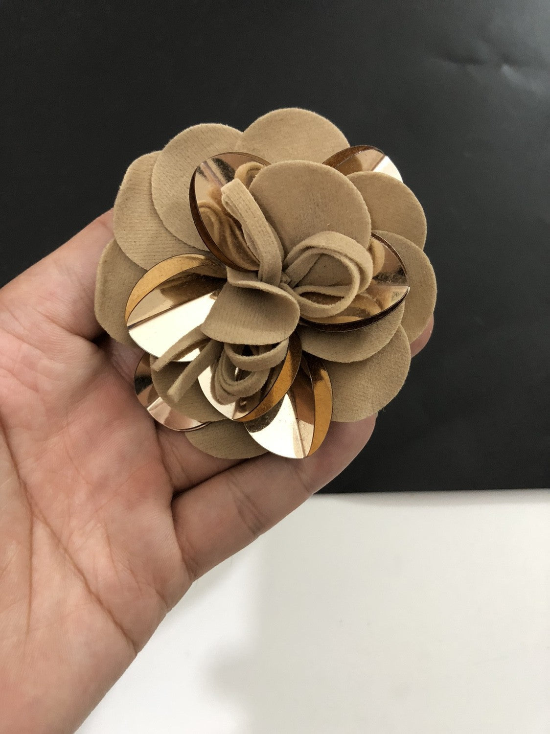 Feine Flanellblumen-Corsage, umwickelte Blumen-Haarspange, Blumen-Handtaschenanhänger, Brosche