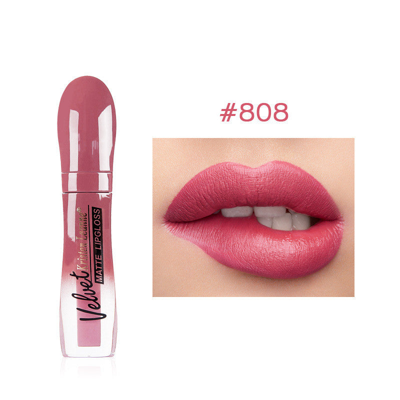Der matte Lippenstift Fog Lipstick klebt nicht am Becher und lässt den Lippenstift nicht verblassen.