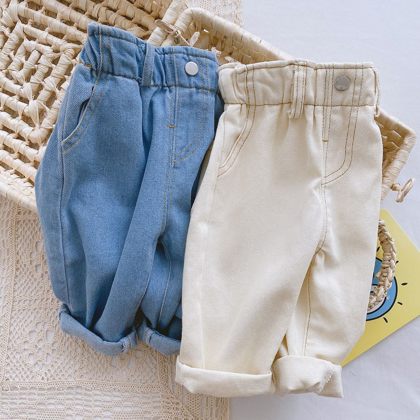 Baby-Jeans in Unifarben, lässig, hochgeschnitten und weich