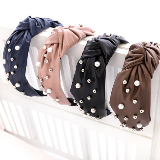 Modisches Haarband aus Leder und Perlen