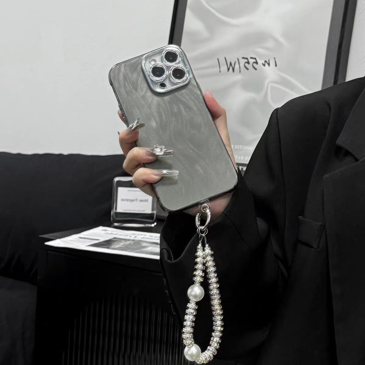 Einfache Handyhülle aus Garn mit Glitzer-Linsenschutz