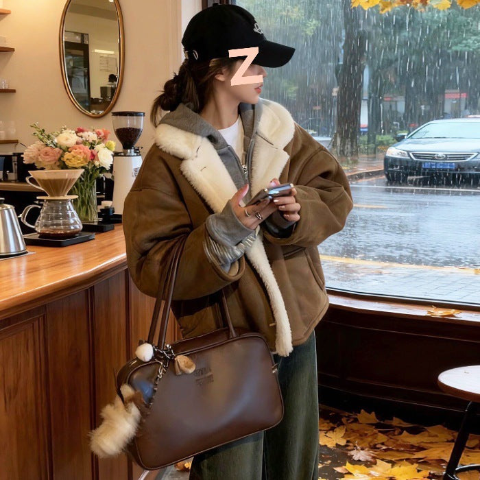 Fleecegefütterte, kurzärmelige Lammwolljacke mit dickem Revers