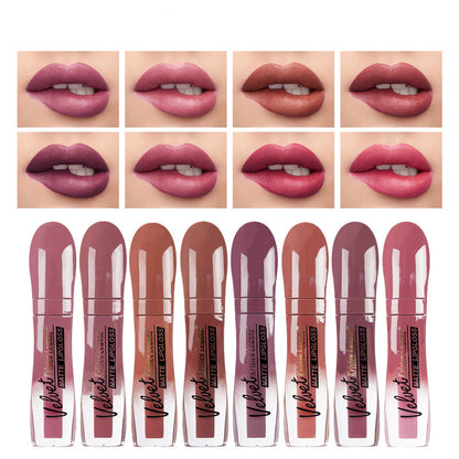 Der matte Lippenstift Fog Lipstick klebt nicht am Becher und lässt den Lippenstift nicht verblassen.