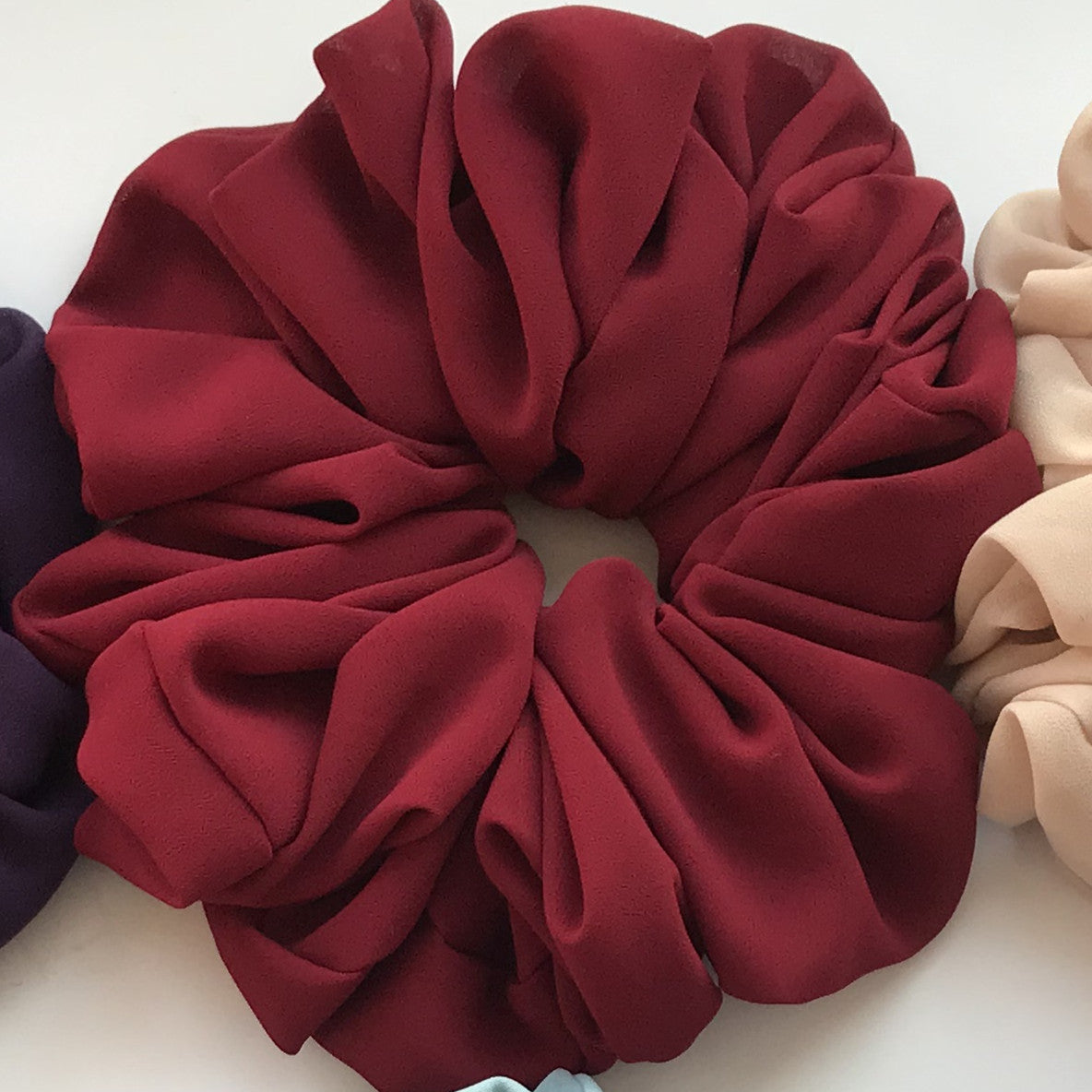 Großer Kopfstrauß aus Chiffon, Dickdarmring, Haarring