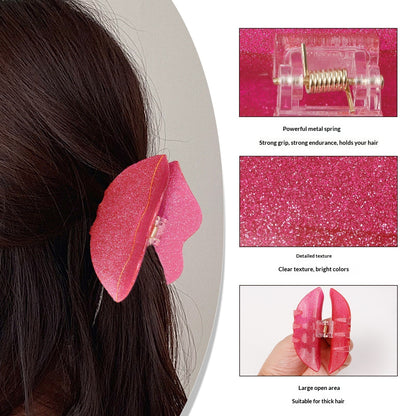 Rotfarbene, süß-coole Haarspange für den Hinterkopf
