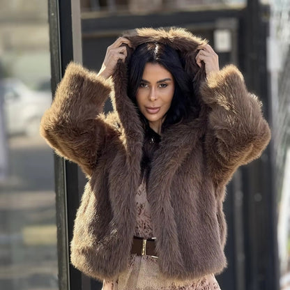 Umweltfreundliche Kapuzenjacke aus Fuchsfell, locker