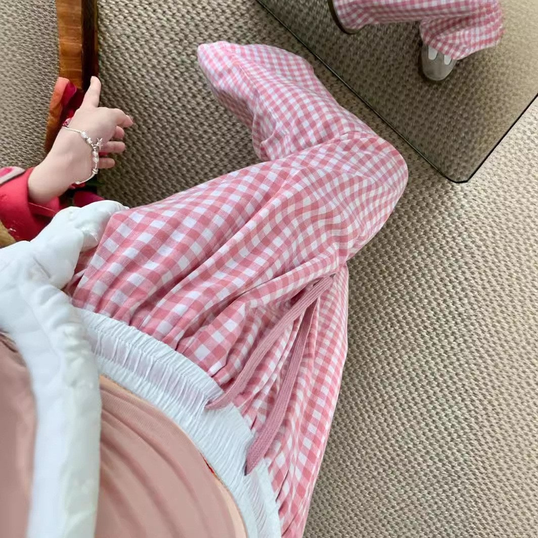 Dünne, hochgeschnittene, gerade geschnittene Damen-Freizeithose mit fließendem Fall – vielseitig und vielseitig.