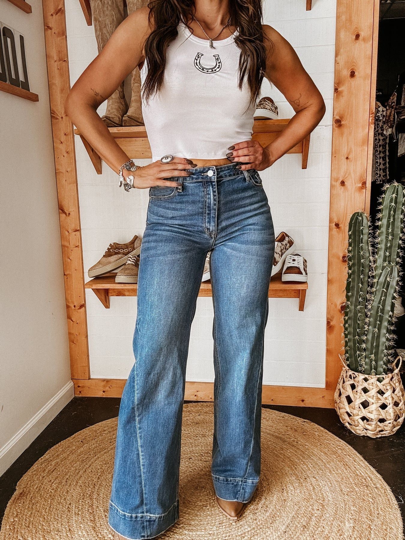 Trendige, gewaschene Stretch-Jeans für Damen mit geradem Bein