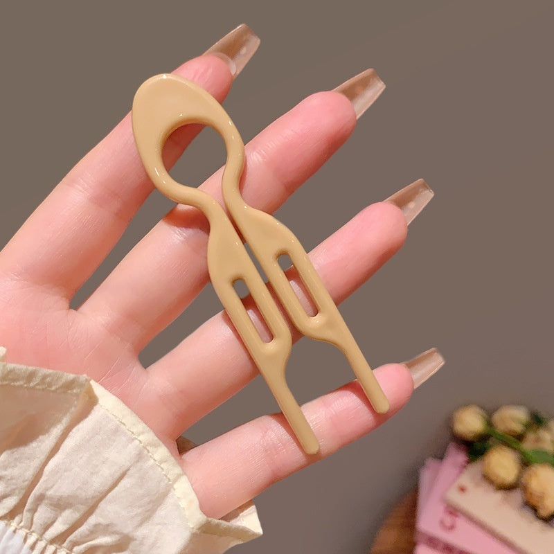 Modischer Dutt, lässige Hochsteckfrisur, Gadget: Haarkamm, Haarnadel