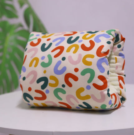 Verstellbares Stillkissen aus Baumwolle für Babys, waschbar, ideal zum Stillen.