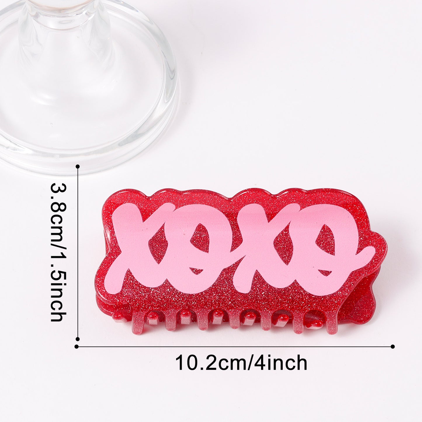 Rotfarbene, süß-coole Haarspange für den Hinterkopf