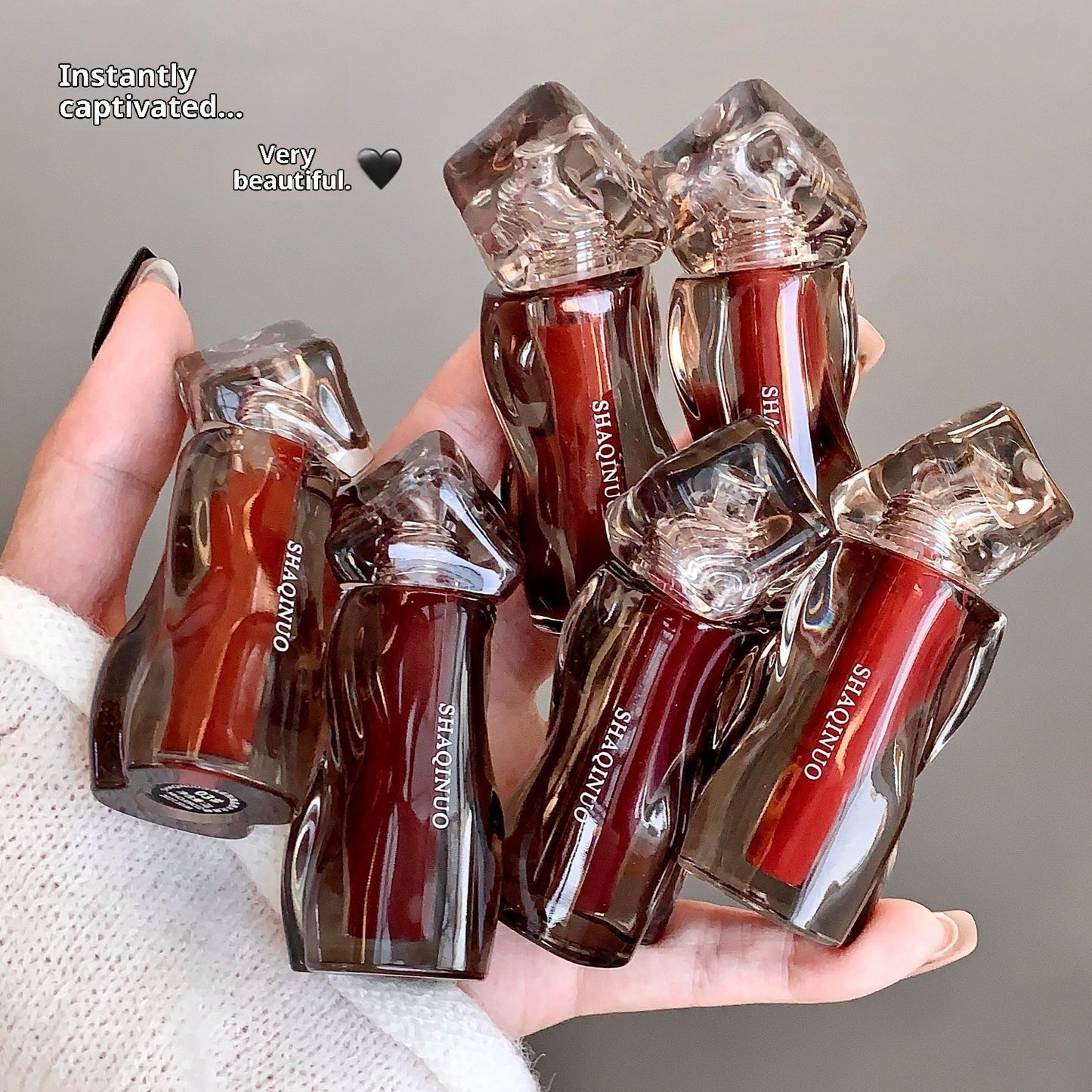 Kristallklarer, glänzender Lippenbalsam