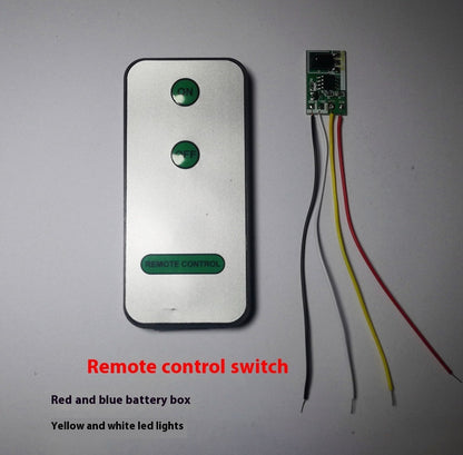 Werkzeugset für die manuelle Montage von Modellen: Schere, Pinzette, Lineal, Klebstoff