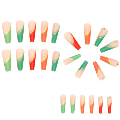 Nagellack im europäischen, amerikanischen und französischen Stil mit Farbblitzeffekt