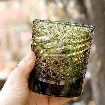 Japanisches Kristallglas im Edo-Schliff mit Asterismus-Effekt