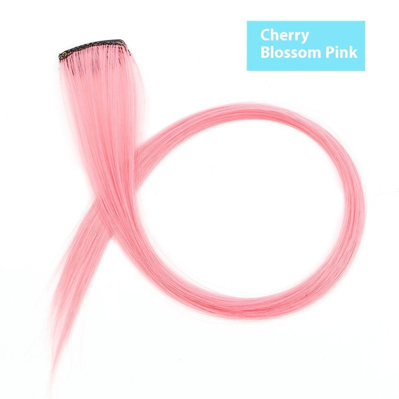 Buntes Haar, hängende Ohren, gefärbte Perücke, Haarverlängerung, farbige Streifen, angesagte Farben