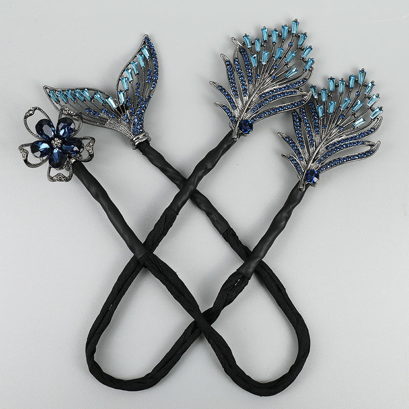 Einfaches, handgefertigtes Haarband für Damen, das einen gewebten Dutt formt