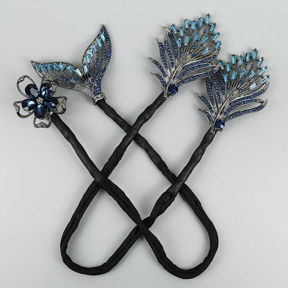 Einfaches, handgefertigtes Haarband für Damen, das einen gewebten Dutt formt